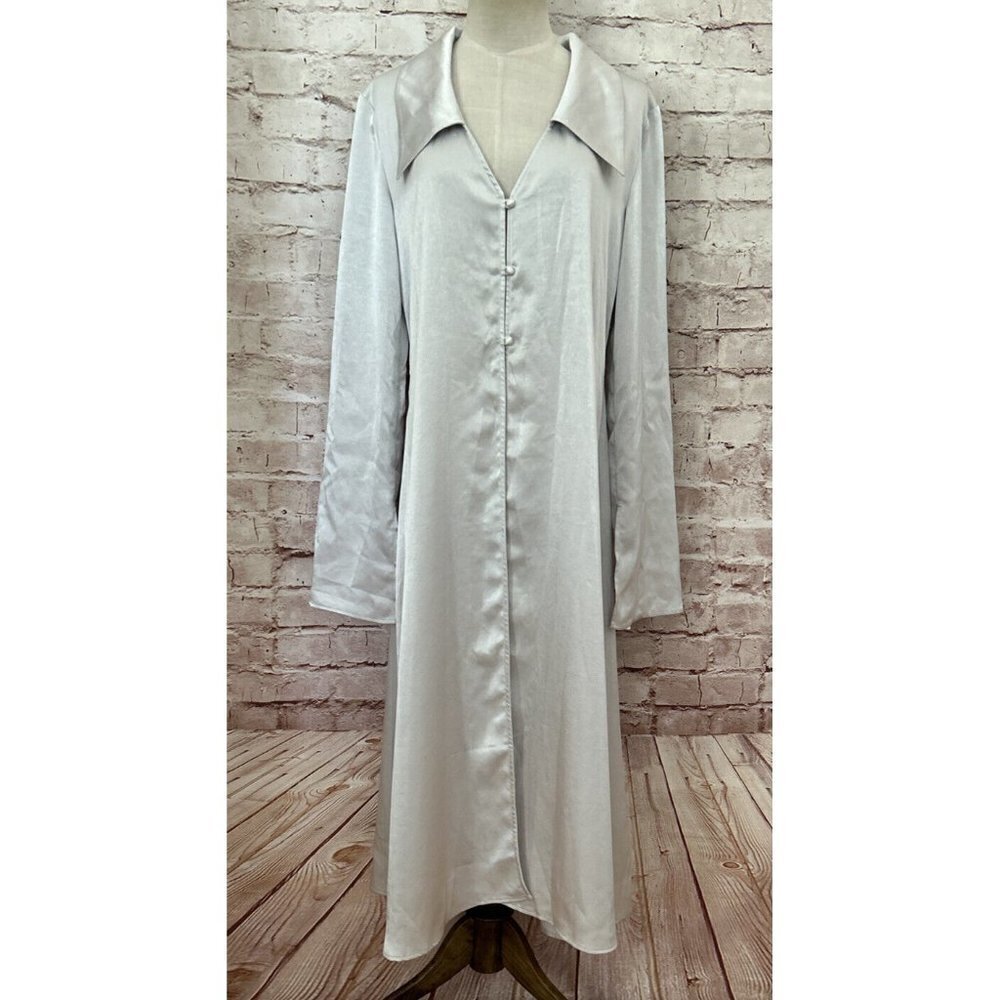 Nap Loungewear Womens Long Robe 3 Button Front Silky Satin Pale Gray Size L NEW